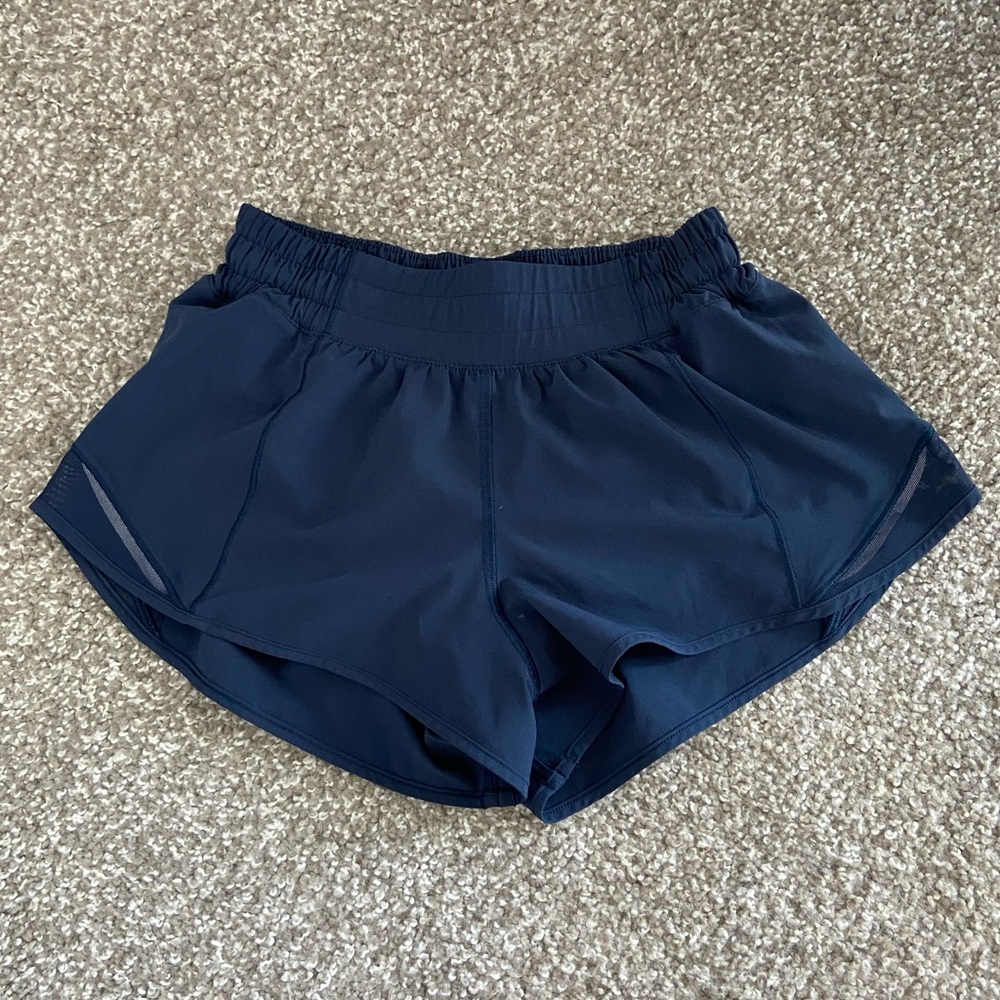 Lululemon Hotty Hot Shorts 2.5 inch inseam size 4